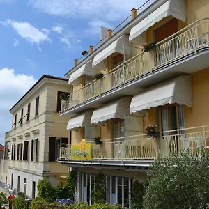 eva-la-romantica.hotelitalianriviera.com/
